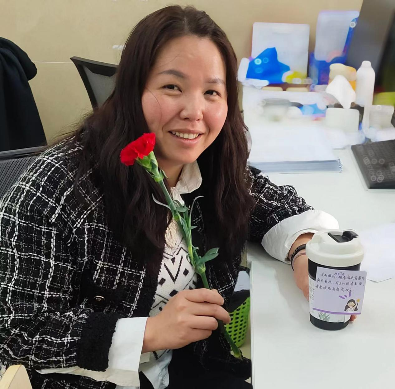 “春风如你，绽放芳华”